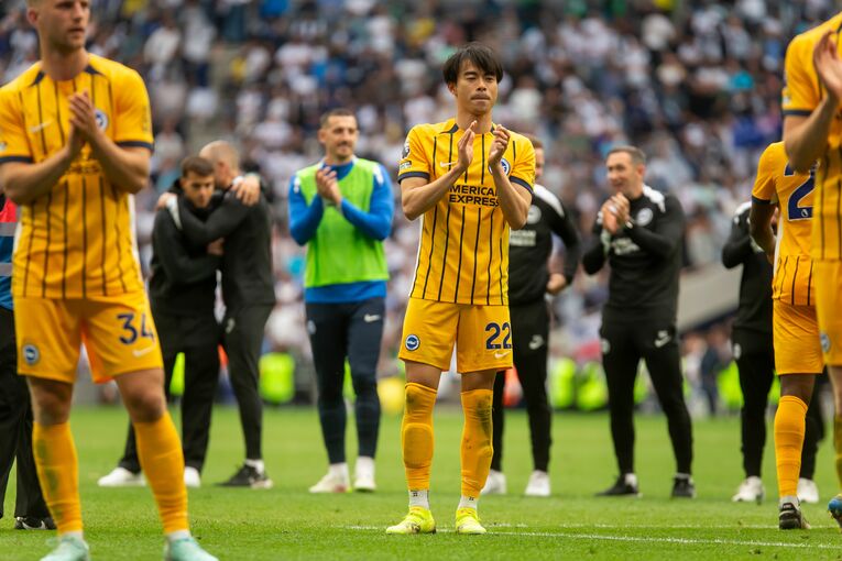 今シーズン最終戦で、トッテナムに4－1で勝利したブライトン。試合後に三笘薫（28歳）もサポーターへ感謝を伝えていたが…【1枚目／全2枚】　©AFLO