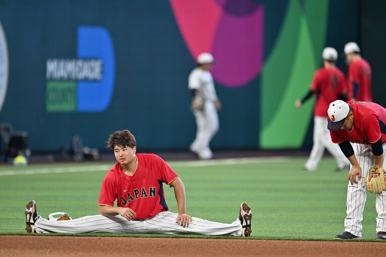 劇的サヨナラ打を放った村上　©Naoya Sanuki