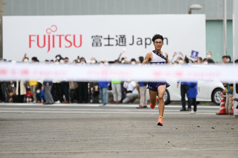 最終区間6区でゴールする鈴木　©Nanae Suzuki