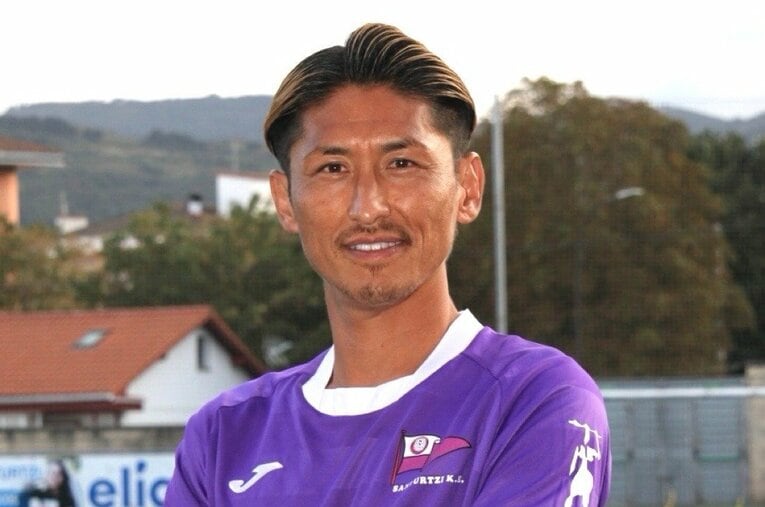 元日本代表DFで現在はスペインのサントゥルツィでプレーする丹羽大輝選手(40)　©本人提供