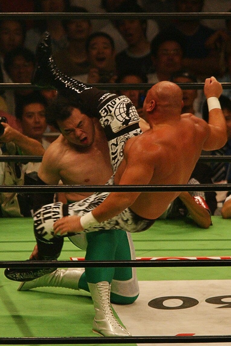 2004年7月10日、東京ドームのリング上で三沢光晴にシャイニングウィザードを決める