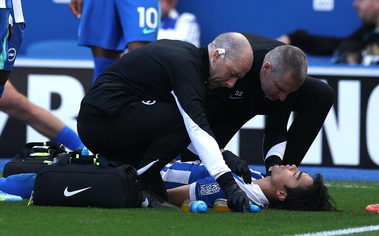 三笘薫はプレミアリーグ終盤戦で痛恨のケガを負った　©Getty Images