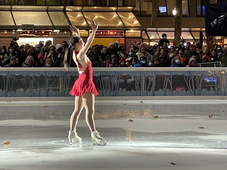 2021年、クリスマスツリー点灯式にて　©Akiko Tamura