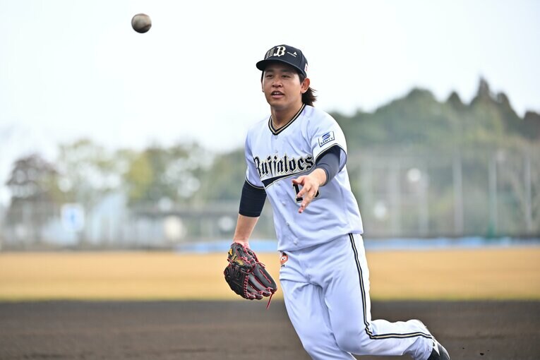 春季キャンプの練習中。生き生きとした表情でボールを追う宮城　©︎Hideki Sugiyama