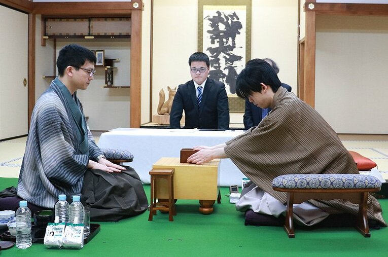 おなじみの藤井聡太vs永瀬拓矢。王将戦でも実現したこのカードの戦いを高見泰地が語る ／ photograph by 日本将棋連盟