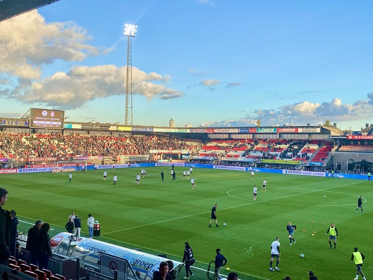 スパルタ・ロッテルダムvsエメンのスタジアムの様子　©Atsushi Iio