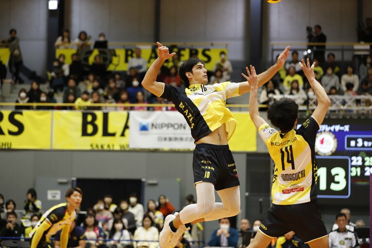 アジアU23選手権では、宮浦健人や同じ2000年生まれの大塚達宣らと日本代表としてプレーした（当時のメンバー表を見る）©︎Blazers sports club