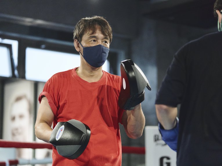 ジムで指導にあたる葛西氏　©Yuki Suenaga