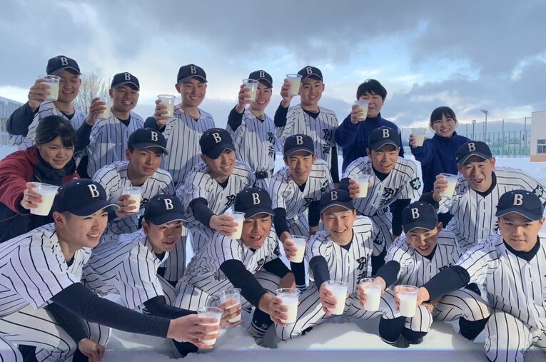 21世紀枠で同校史上初となる甲子園出場を決めた別海高校ナイン。チームを率いる島影隆啓監督とは…？ ／ photograph by JIJI PRESS