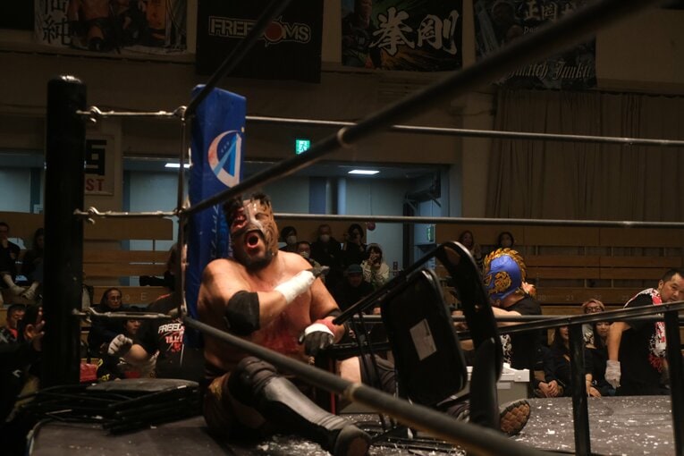 蛍光灯で殴り合い、大流血して…メキシコ人デスマッチファイター「もっと日本にいたい」ビオレント・ジャックの切実な思い「外国人がって…でも、ここがオレの家」(102)