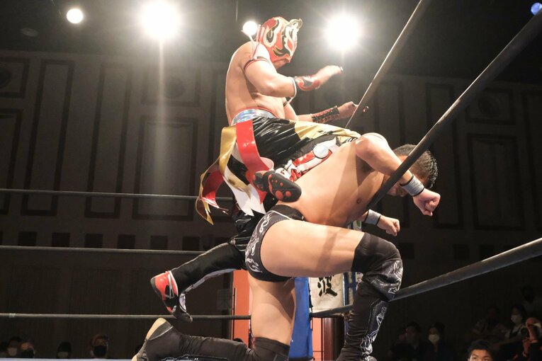 〈米軍基地で試合も〉沖縄唯一のプロレス団体『琉球ドラゴンプロレス』って何？ リングネームはグルクンマスク、首里ジョーなど(31)