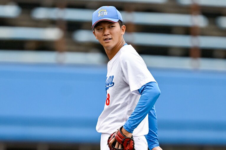 2球団競合の末、ソフトバンクから1位指名を受けた青学大の鈴木泰成。高校時代は故障もありプロを諦めかけたこともあったという ／ photograph by Nanae Suzuki