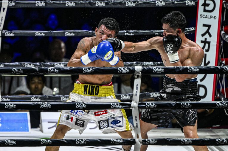 那須川天心の猛攻　©Takuya Sugiyama