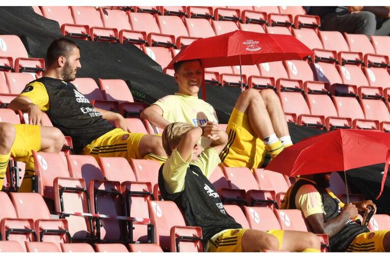 “卑怯”な救済案？ 富の集中と異常給与のプレミア、外国人オーナー乗っ取り回避も…(6)