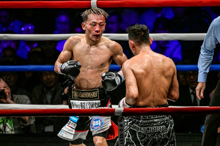 堤聖也vs.ノニト・ドネア。12月17日、両国国技館　©Takuya Sugiyama