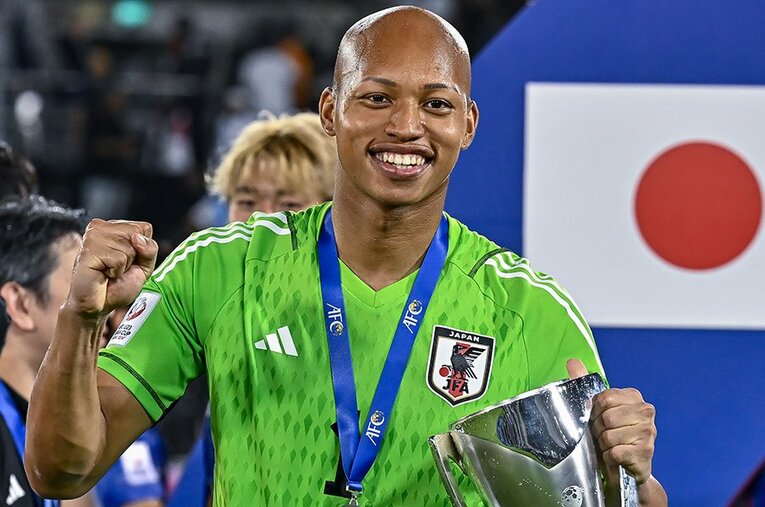 U-23アジアカップ決勝で殊勲の働きを見せた小久保玲央ブライアン。五輪世代に加えて日本代表正GK争いも楽しみな逸材だ ／ photograph by NurPhoto/Getty Images