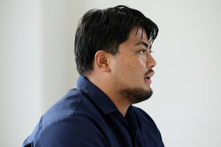 アマチュア相撲の頂点からアメフト転向まで…インタビューに答える花田　©Shigeki Yamamoto