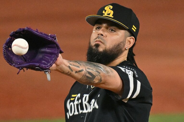 推定年俸12.7億円のオスナ。様々な選手の基礎データをチェックしてみよう ／ photograph by Hideki Sugiyama