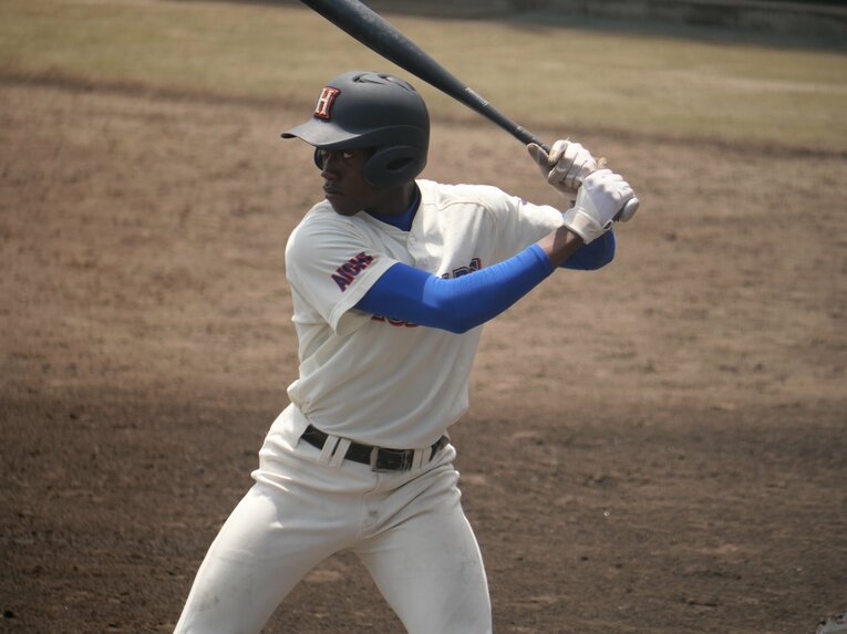 1年前は“ドラフト1位”と予想できなかった…ソフトバンクが指名公表「イヒネ・イツア」とは何者か？ 守備の名手は“課題あり”とキッパリ(22)