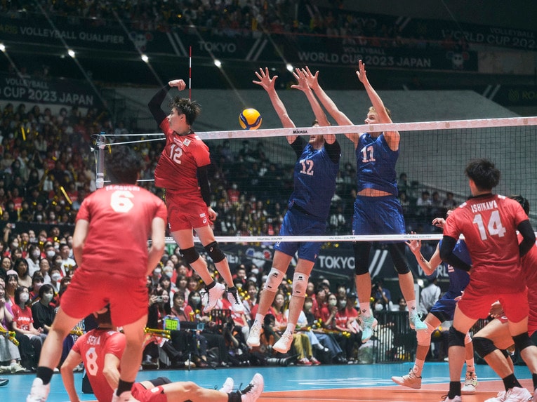 「ハイキュー!!の実写版じゃん！」と話題になった高橋藍の“背面ショット”　©︎Yuki Suenaga