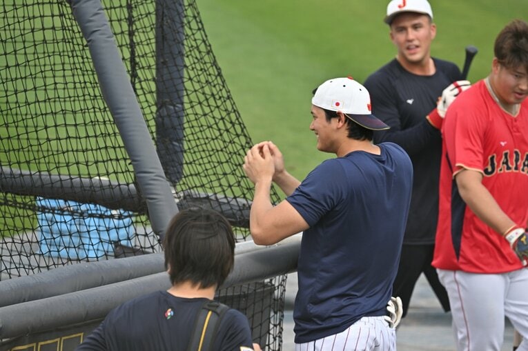 マイアミの練習で楽しそうなヌートバーと大谷（5／5枚）©Naoya Sanuki