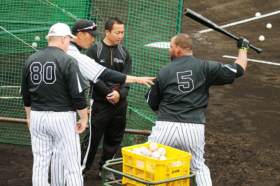 来日3年目の阪神 ゴメスが別人に 鉄人が主砲に伝授した4番打者の重み プロ野球 Number Web ナンバー