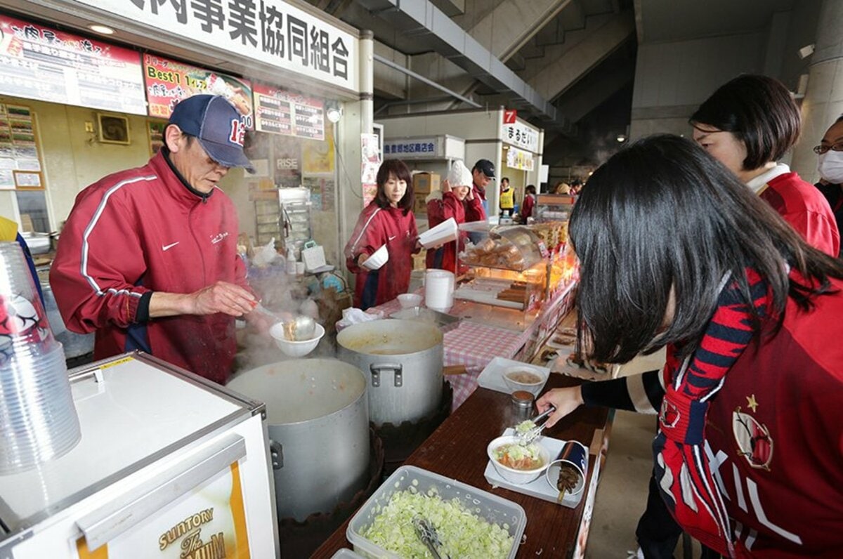 鹿島名物 食肉のモツ煮 物語 連覇の瞬間は極上の1杯とともに Jリーグ Number Web ナンバー