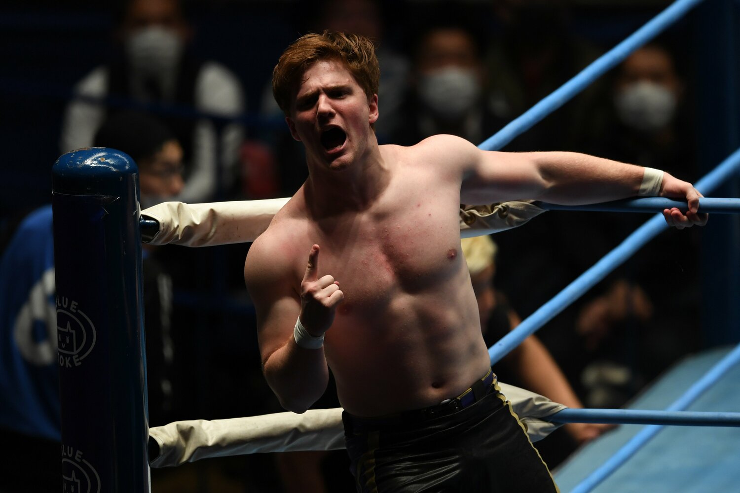 UNITED EMPIREの新メンバーとして『BOSJ』にエントリーした22歳のフランシスコ・アキラ（クリックすると「この記事の写真」に飛びます。流血等の過激な写真を含みますのでご注意ください）