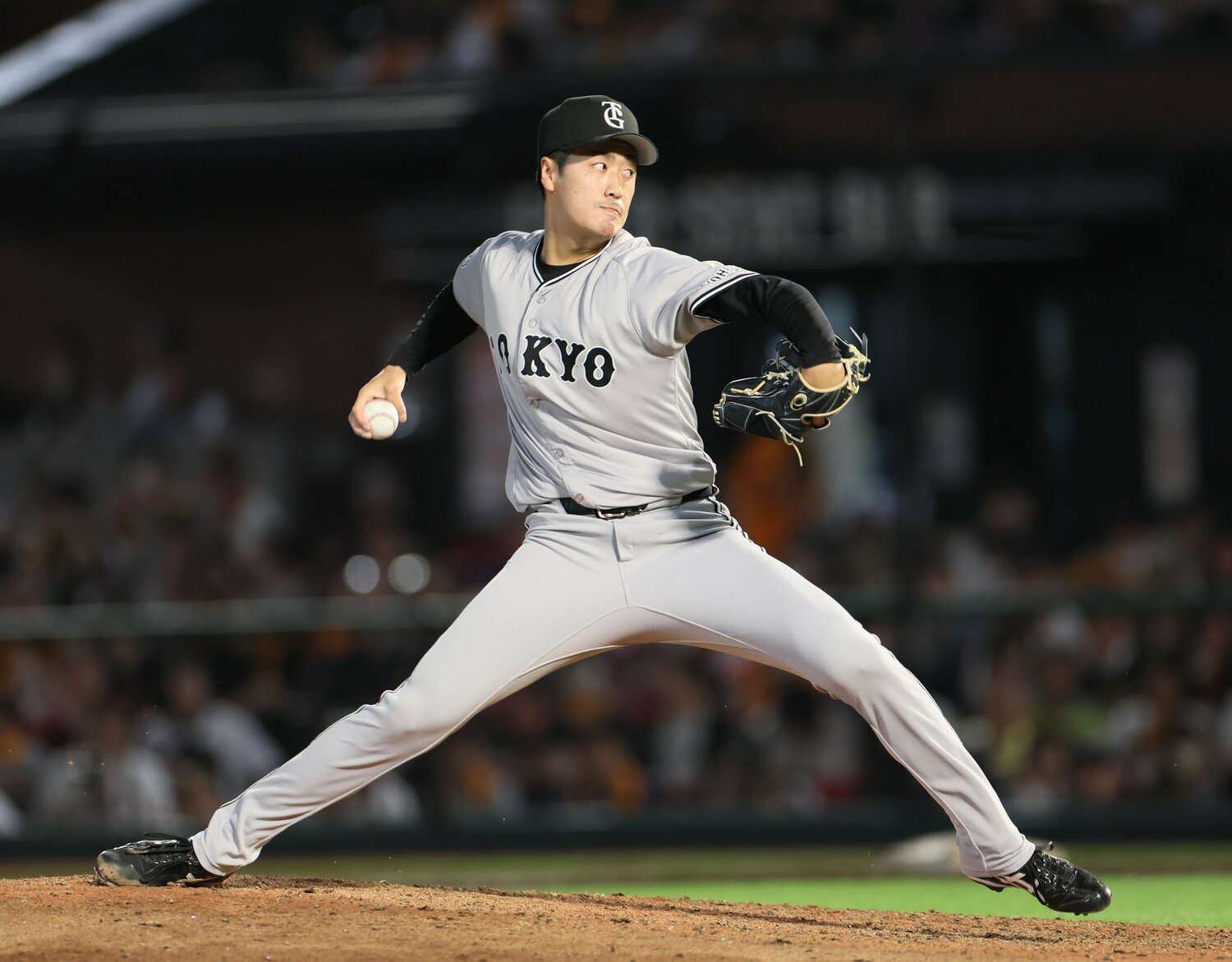 シーズン序盤は新人王候補にも名前が挙がった西舘（中央大）。中継ぎ、先発と様々に活躍した　©JIJI PRESS