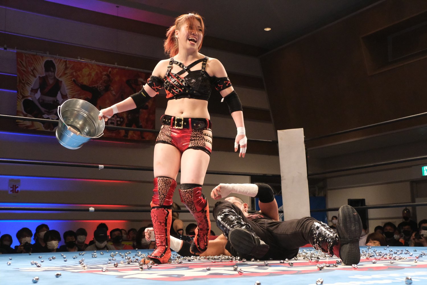 葛西戦での鈴季　（写真をクリックすると「この記事の写真」にとびます。流血等の過激な写真を含みますので、ご注意ください）