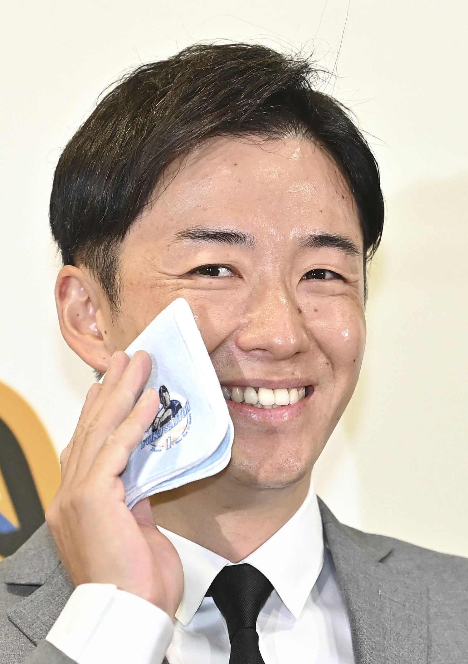 引退会見に臨んだ斎藤佑樹　©︎KYODO