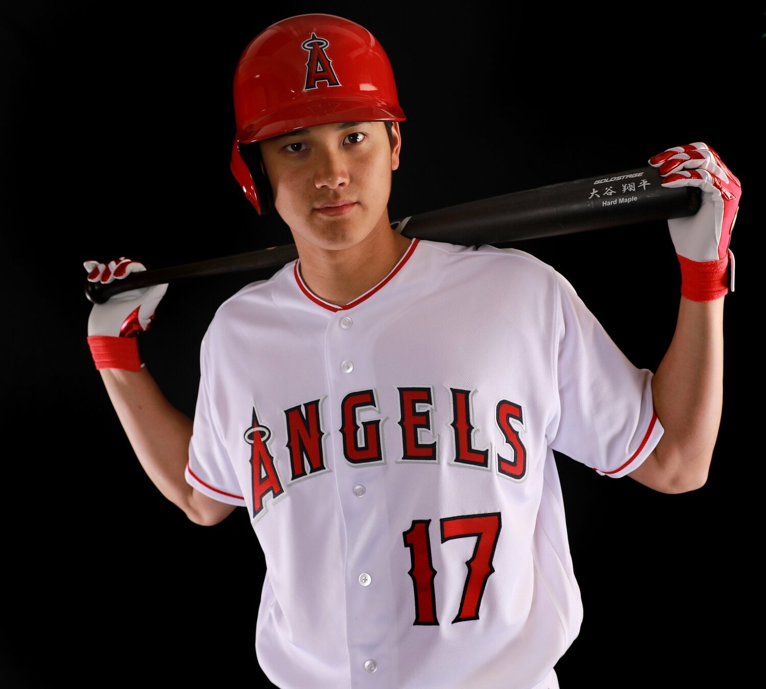 2018年2月に撮影されたオフィシャルポートレート。前腕や首回りが現在よりも細い？　©Getty Images