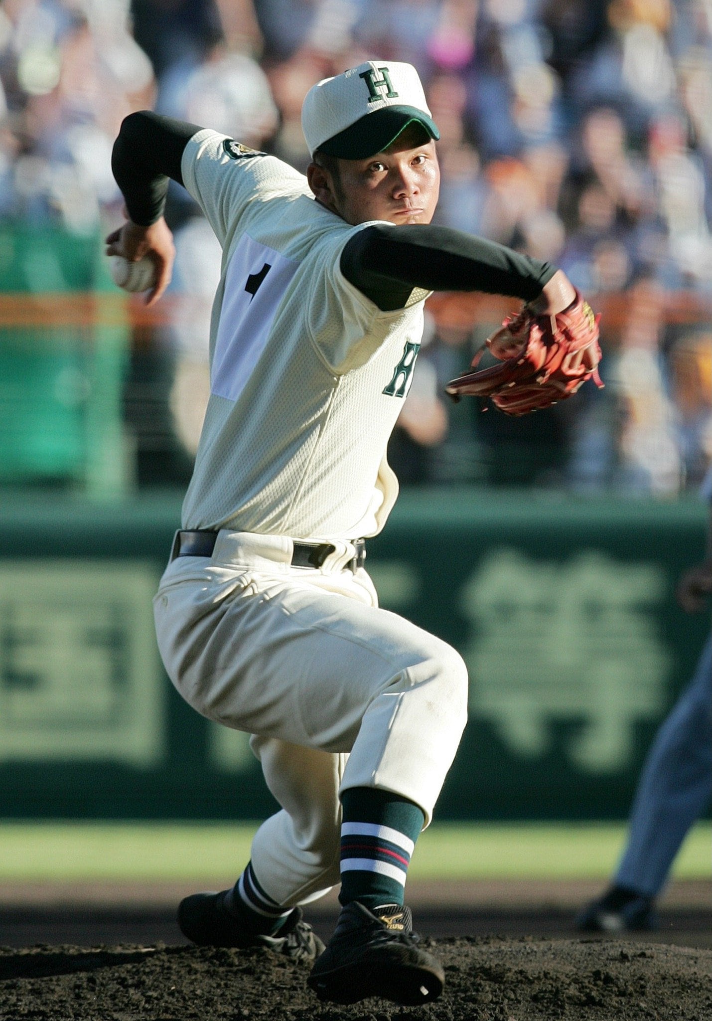 2008年、甲子園で力投する報徳学園時代の近田怜王　©JIJI PRESS
