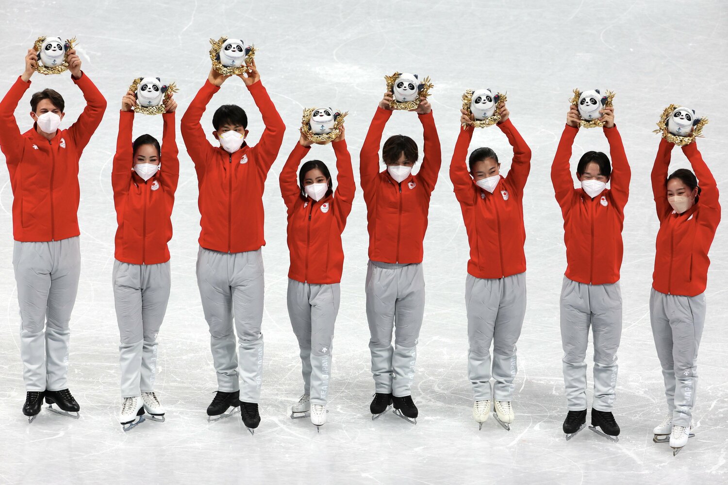 日本団体初の銅メダルを獲得したメンバーたち