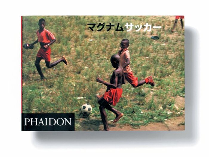 ボールがあれば蹴る。心を豊かにする写真集。~『マグナムサッカー』が捉えた風景~<Number Web> photograph by Sports Graphic Number