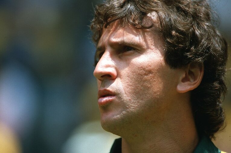 1986年W杯のジーコ。ファンタスティックなプレーで世界を魅了した名手とセレソンだが、W杯トロフィーには手が届かなかった　©AFLO