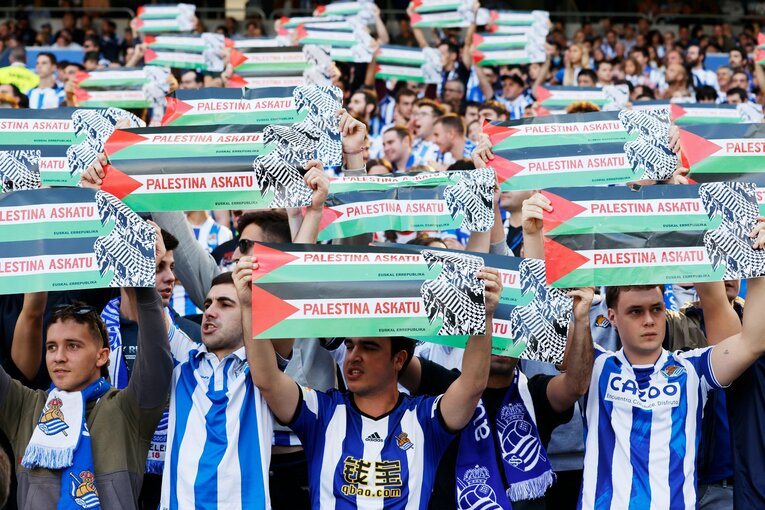 久保建英22歳“右サイド無双”はソシエダの拠り所「このゴールはタケのだ」指差し感謝のブライス…“動画に映らない”鮮烈MOMとバスクの風景(17)