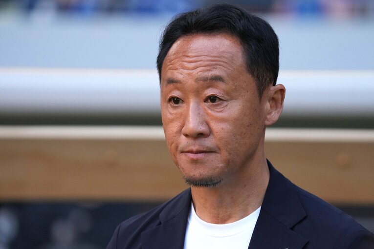 FC町田ゼルビアを率いる黒田剛監督。写真は2敗目を喫した4月13日のヴィッセル神戸戦　©Etsuo Hara/Getty Images