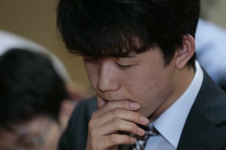 2017年の藤井聡太（当時14～15歳。全8枚中の1枚目）　©BUNGEISHUNJU