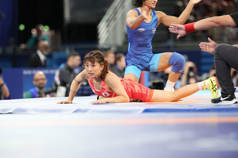 レスリング女子50kg級1回戦、須崎優衣vs.ビネシュ・フォガト　©Kaoru Watanabe/JMPA