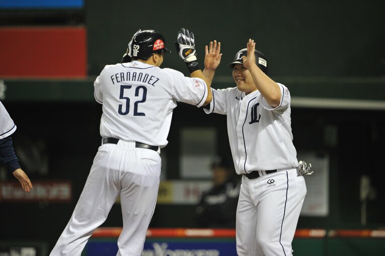 「サンペイ、三振してもいいからさ」“おかわりくん”ブレイク前夜の西武・中村剛也を救った言葉《祝・史上14人目の450本塁打》(52)