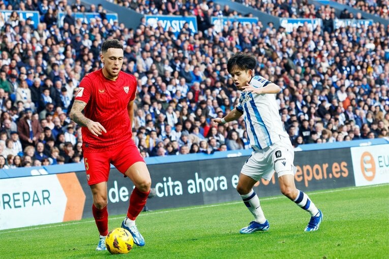 久保の前プレスにセビージャはリズムをなかなか掴めなかった　©Daisuke Nakashima