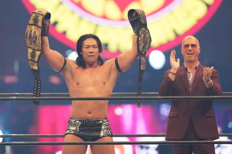 ドン・キャリスの祝福を受ける竹下幸之介　©Essei Hara