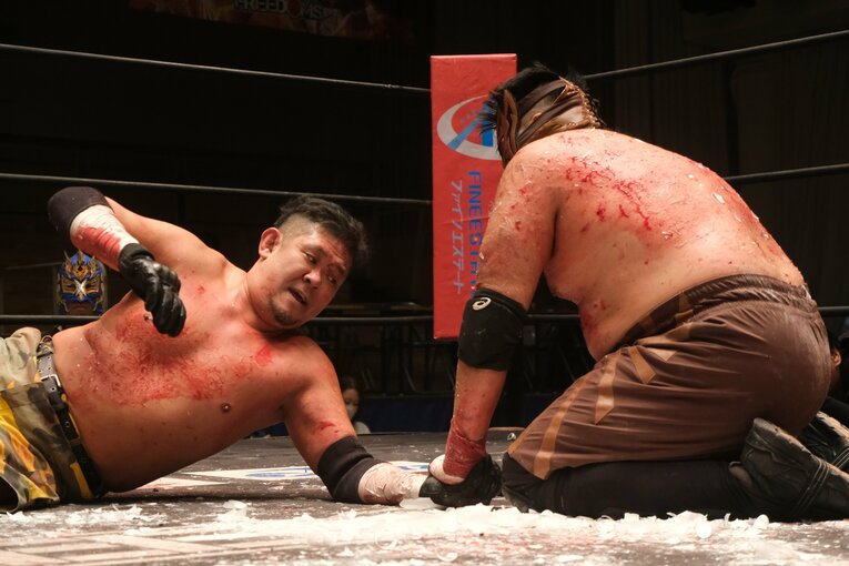 蛍光灯で殴り合い、大流血して…メキシコ人デスマッチファイター「もっと日本にいたい」ビオレント・ジャックの切実な思い「外国人がって…でも、ここがオレの家」(55)