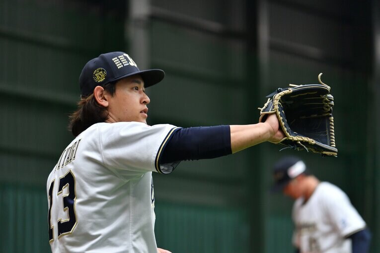 投球練習する宮城　©︎Hideki Sugiyama