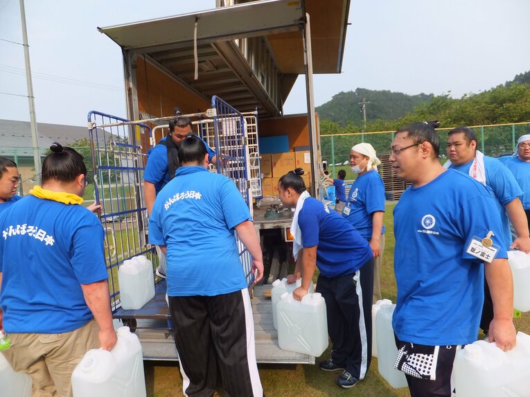 大相撲の“3.11”　被災地を訪れた力士たちの涙と誓い(15)