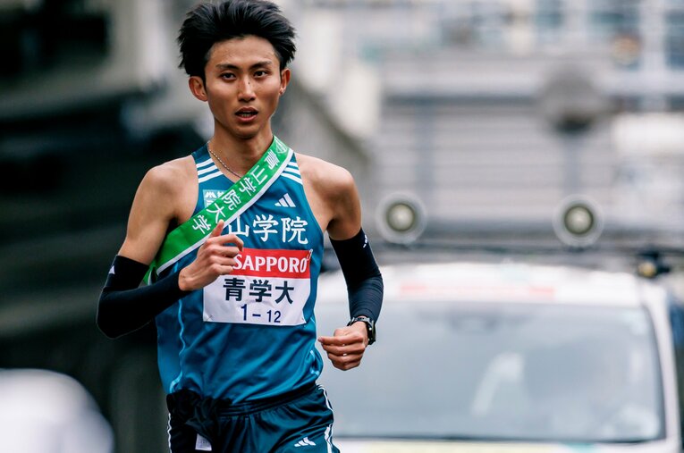 9区を任された青学大キャプテン・田中悠登（4年）。原監督の乗る運営管理車を背に区間2位で好走した　©Kiichi Matsumoto