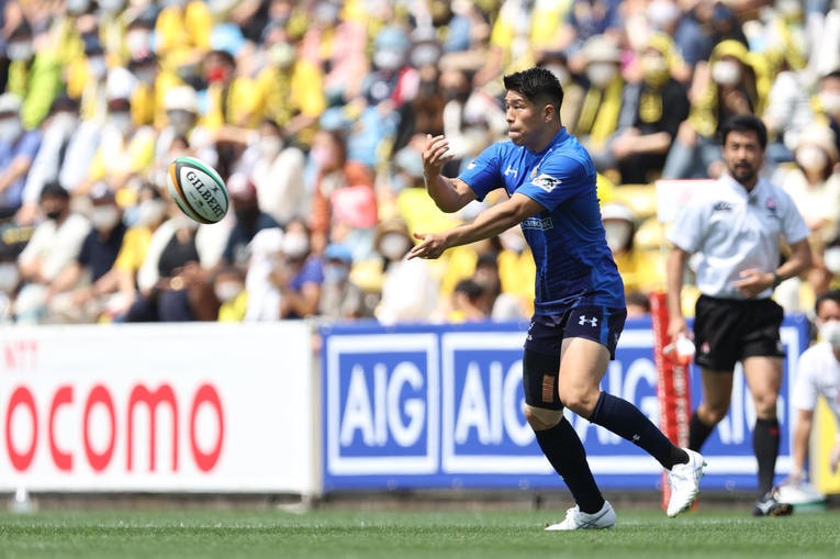 正確なキックで得点を重ねた松田力也。山沢拓也とのポジション争いも注目を集めた　©︎Naoki Morita/AFLO SPORT