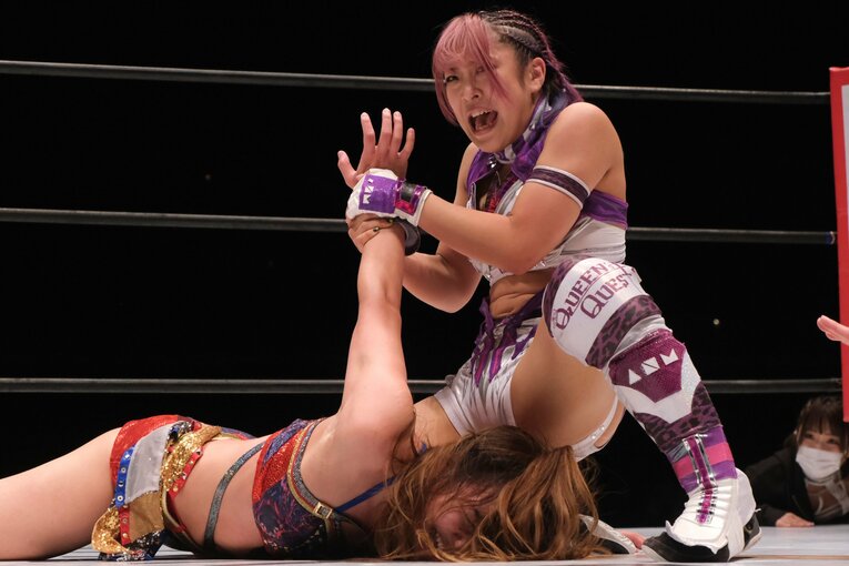 〈スターダム〉“永遠のライバル”キッドとAZMがついに激突…王座戦3wayマッチを前にAZM「同じリングにいるだけで楽しい」(50)