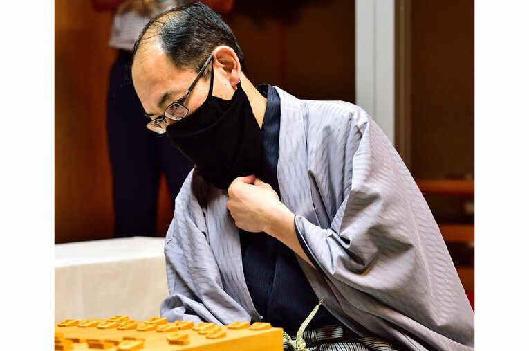 木村一基／王位戦 ／ photograph by 日本将棋連盟